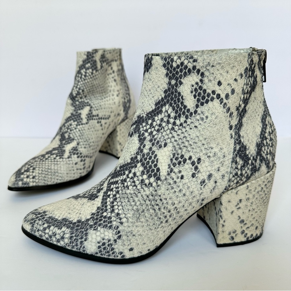 Steve Madden Boots Women’s 9 Animal Print Block Heel Pointed Toe Mob Wife Bootie